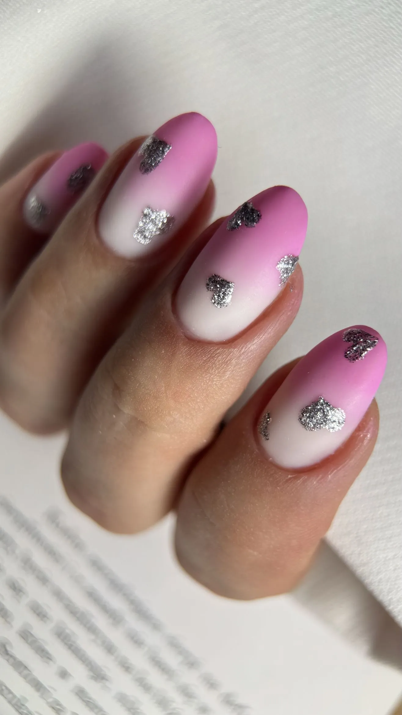 Manicure kombinowany makro zbliżenie czyste skórki bez oliwki
